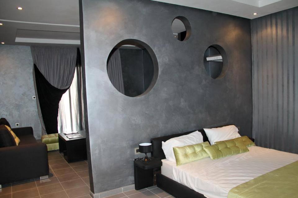 Standard Suite,1369968089:JPEG