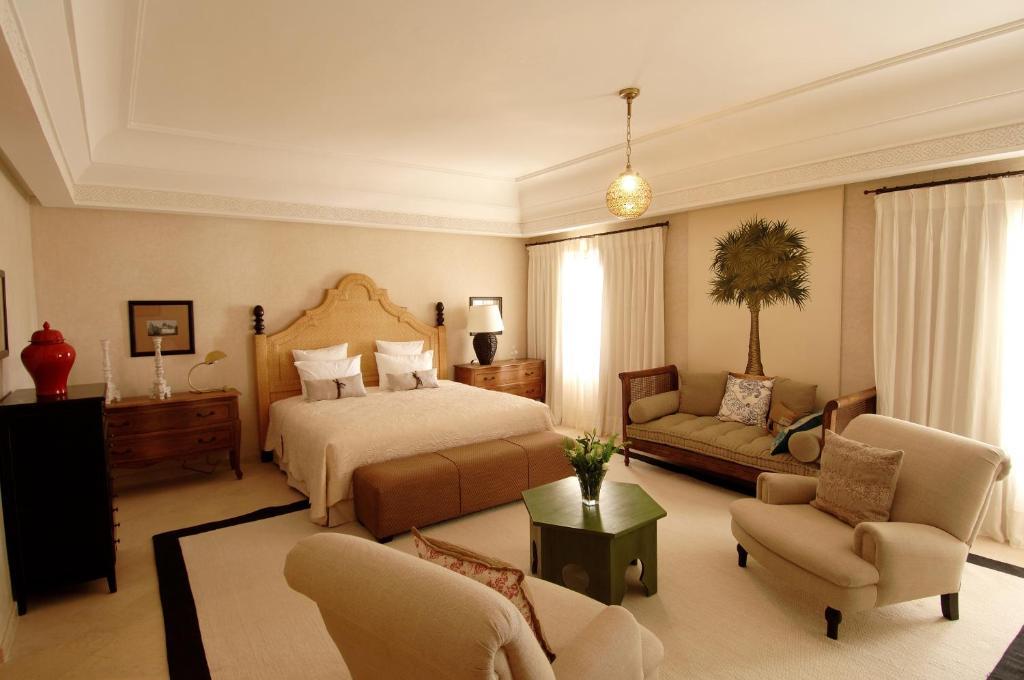 Executive Junior Suite fire place Loggia